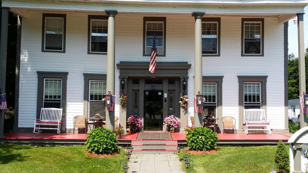 Brookside Inn At Laurens Exterior photo
